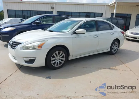 2015 Nissan Altima 2.5/2.5 S/2.5 Sl/2.5 Sv z USA, uszkodzony, nr VIN 1N4AL3AP2FN319894